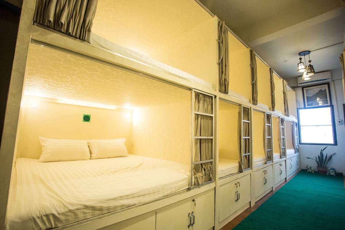 Queen Bed Mixed Dormitory with Shared Bathroom | 무료 WiFi