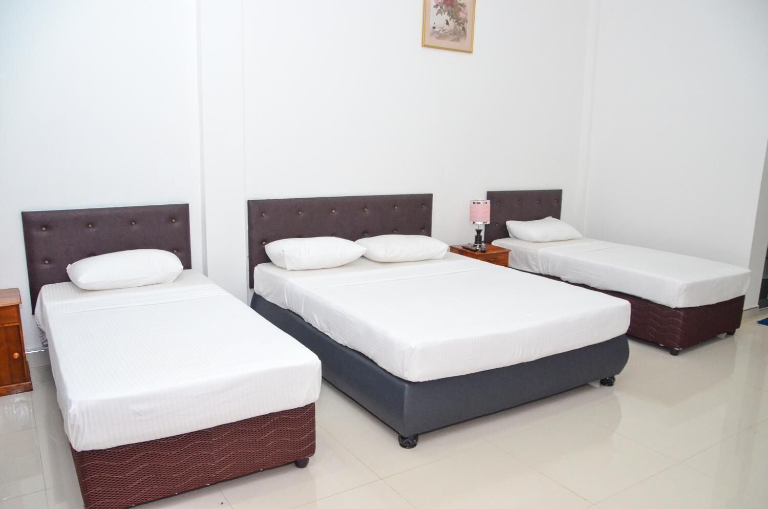 Coffres-forts dans les chambres, fer et planche à repasser