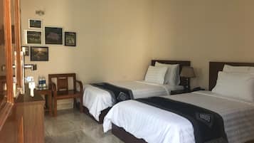 Twin Room | Minibar, desk, free WiFi