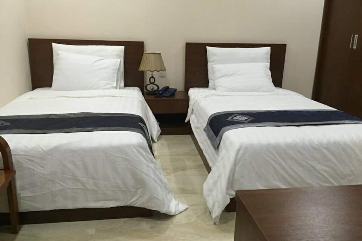 Twin Room | Minibar, desk, free WiFi