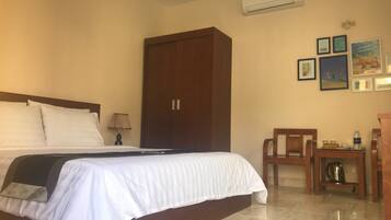 Double Room | Minibar, desk, free WiFi