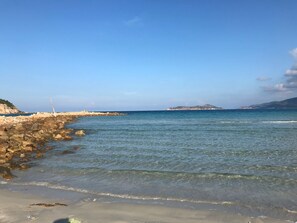 Una playa cerca