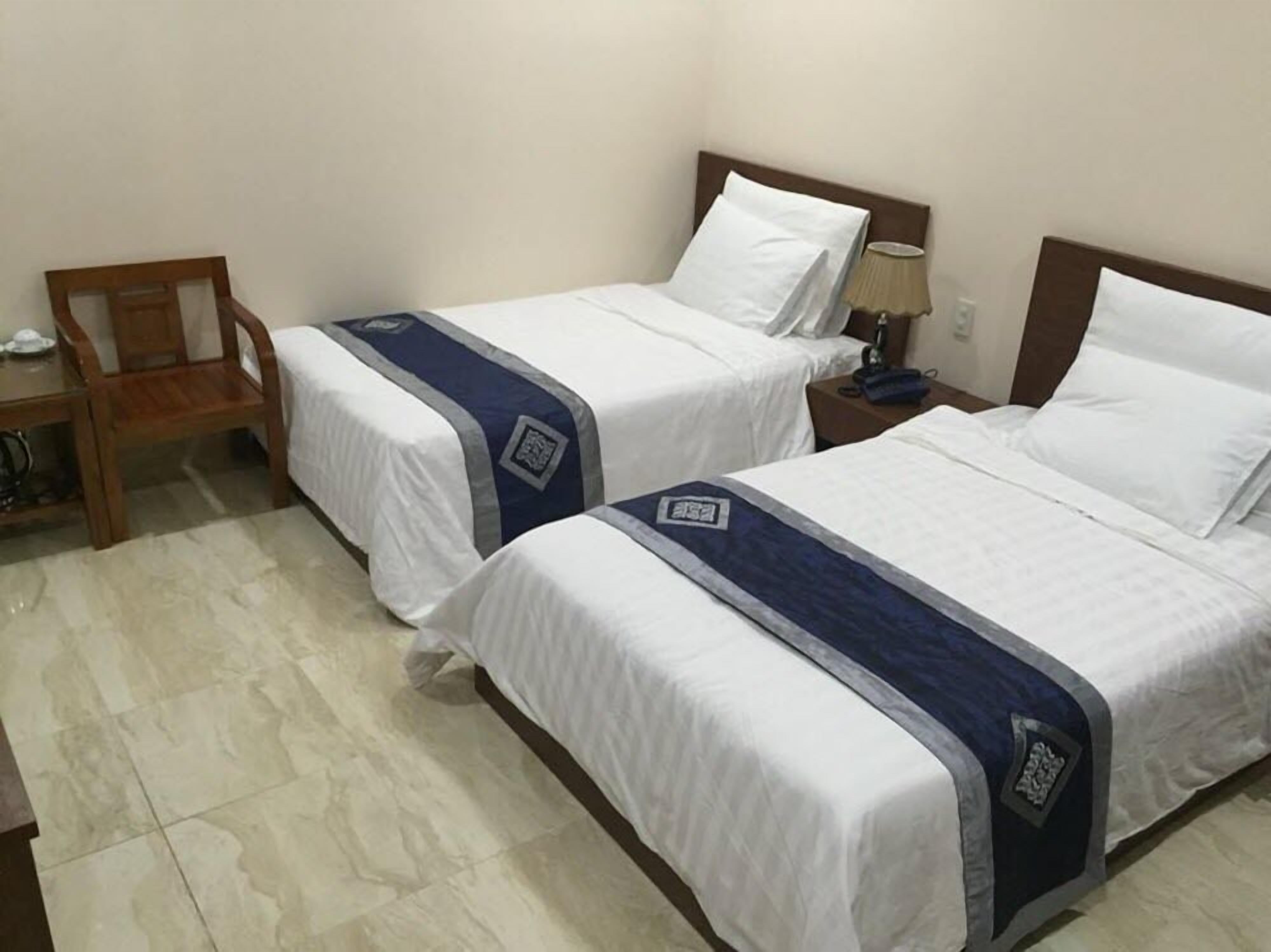 Twin Room | Minibar, desk, free WiFi