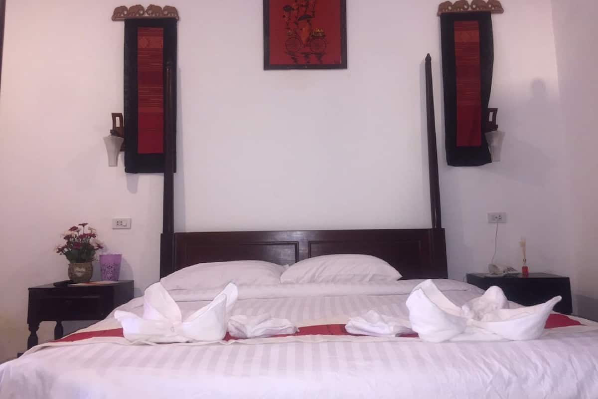 Standard Double Room | Minibar, in-room safe, blackout curtains, soundproofing