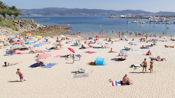 Una spiaggia nelle vicinanze