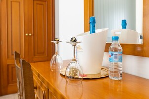 Escritorio, cunas gratuitas, camas plegables/adicionales y wifi gratis 