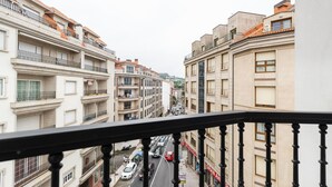 A street view with multi-story buildings, balconies, and parked cars. - Hotel Panadeiramar (Sanxenxo)