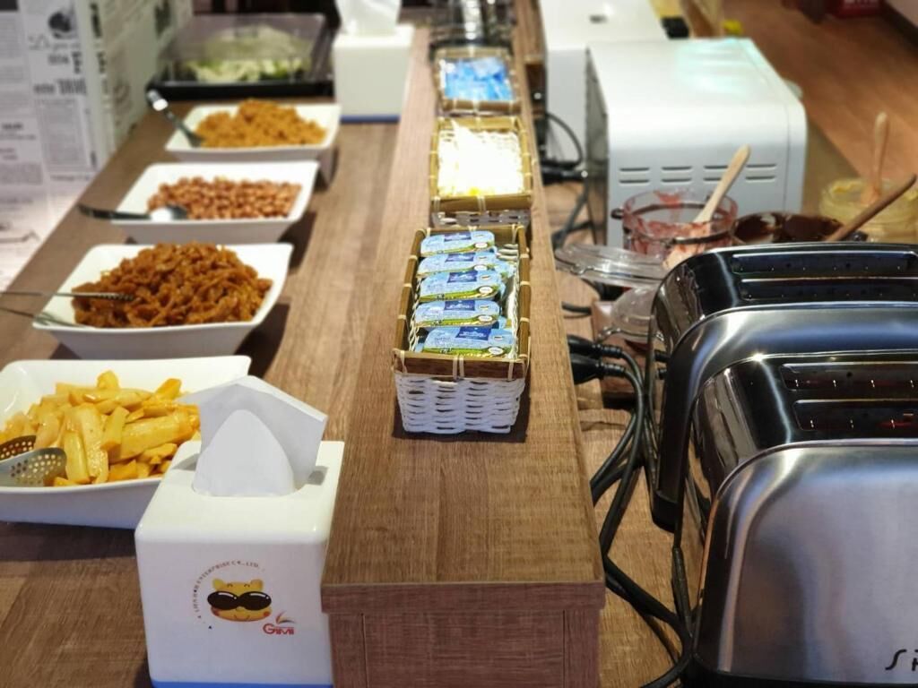daily self-service breakfast (twd 150 per person)