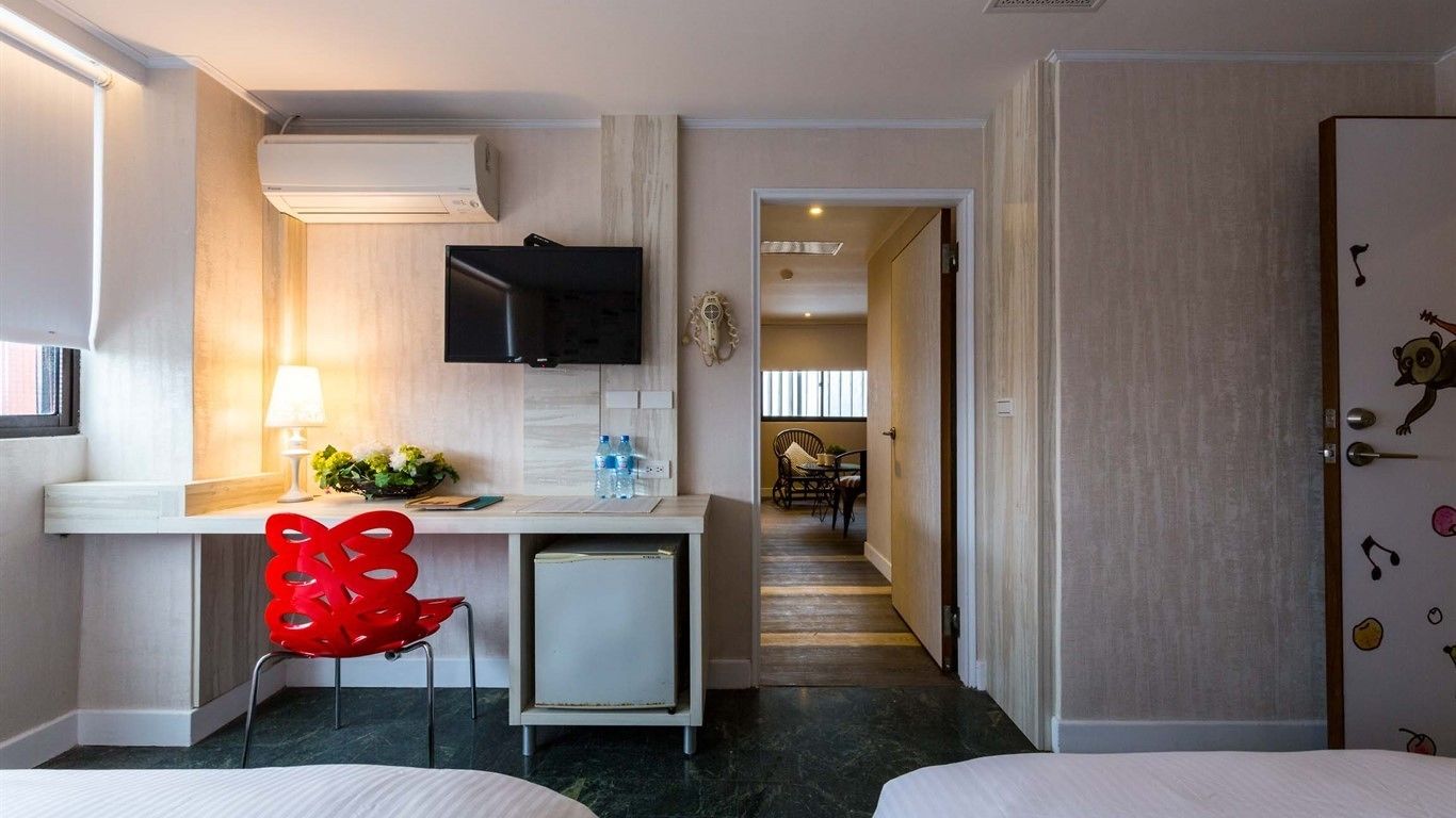 1 bedroom, premium bedding, desk, blackout curtains