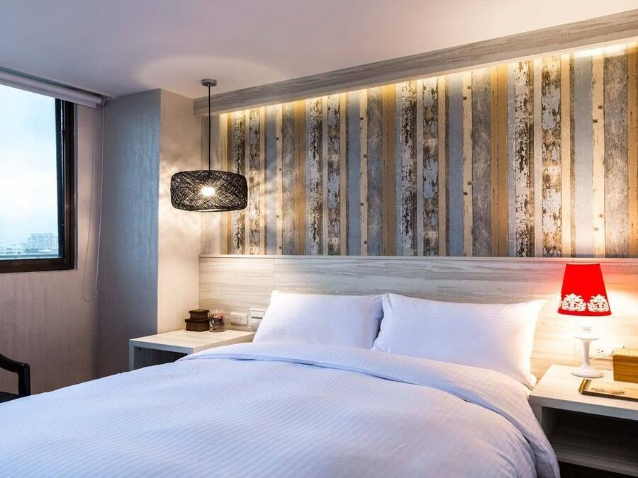 Premium bedding, desk, blackout curtains, soundproofing