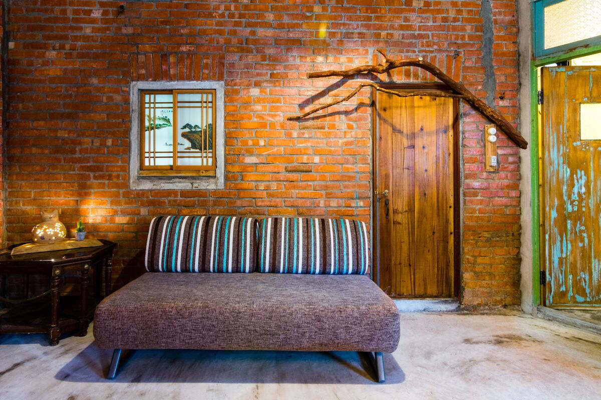 Quarto quádruplo conforto | Escrivaninha, quartos à prova de som, Wi-Fi de cortesia, roupa de cama