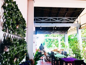 Breakfast, lunch and dinner served - Tonle Khmer Guesthouse (Phnom Penh)