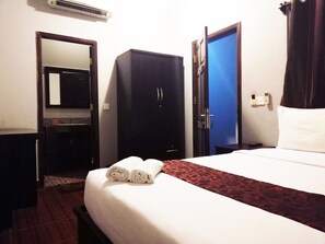 Standard Double Room - Tonle Khmer Guesthouse (Phnom Penh)