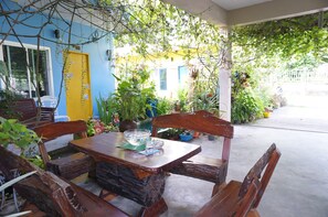 Coin salon dans le hall