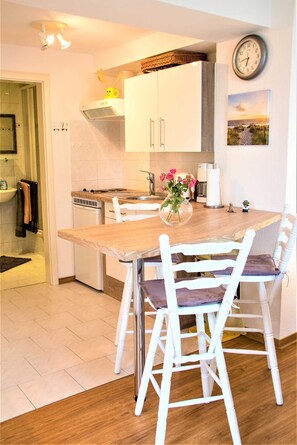 Unclassified image, 4 of 12, button