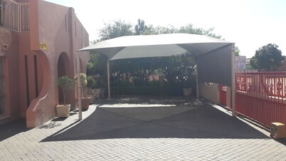 迪波罗罗旅馆