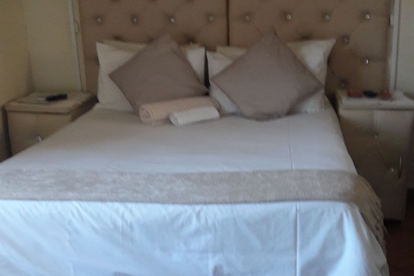 Double Room | Individually decorated, individually furnished, desk, iron/ironing board