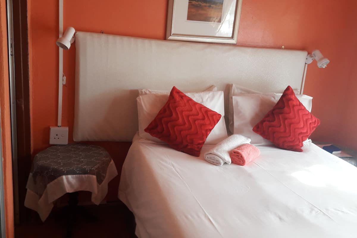 Double Room | Individually decorated, individually furnished, desk, iron/ironing board