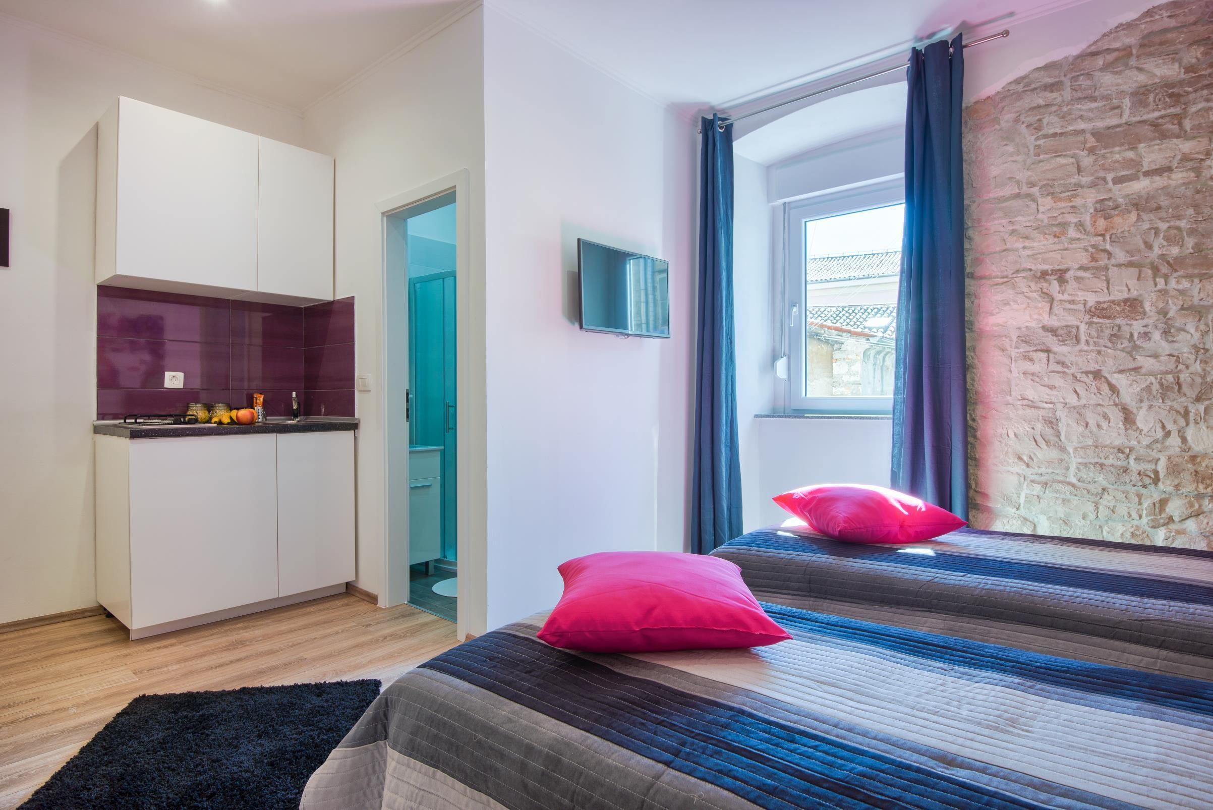 Photo - Top Center Rooms & Studio