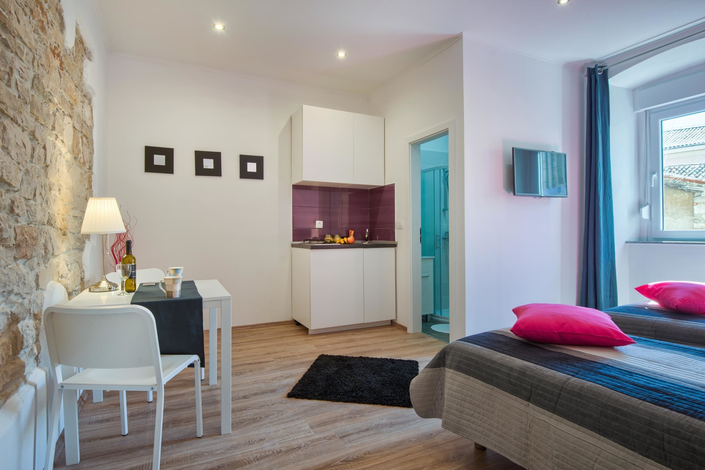 Photo - Top Center Rooms & Studio