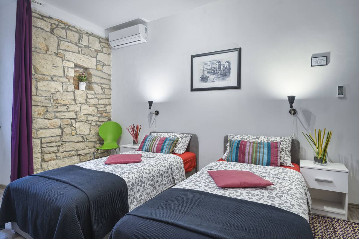 Double or Twin Room | Soundproofing, WiFi (free), bed sheets