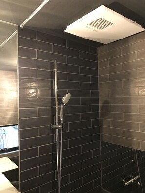 Dusche im Bad