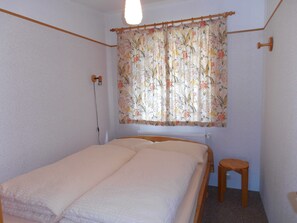 2 bedrooms, WiFi, bed sheets