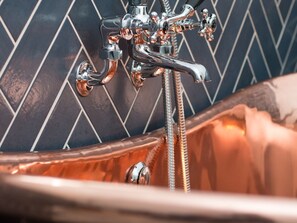 Superior Suite, Ensuite (and Shower ) | Bathroom - The Cornish Arms (Tavistock)