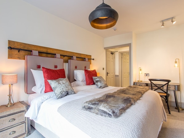 Premium Double Room, Ensuite - The Cornish Arms (Tavistock)