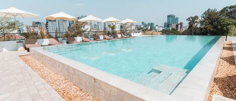 Outdoor pool, open 7:00 AM to 10:00 PM, pool umbrellas