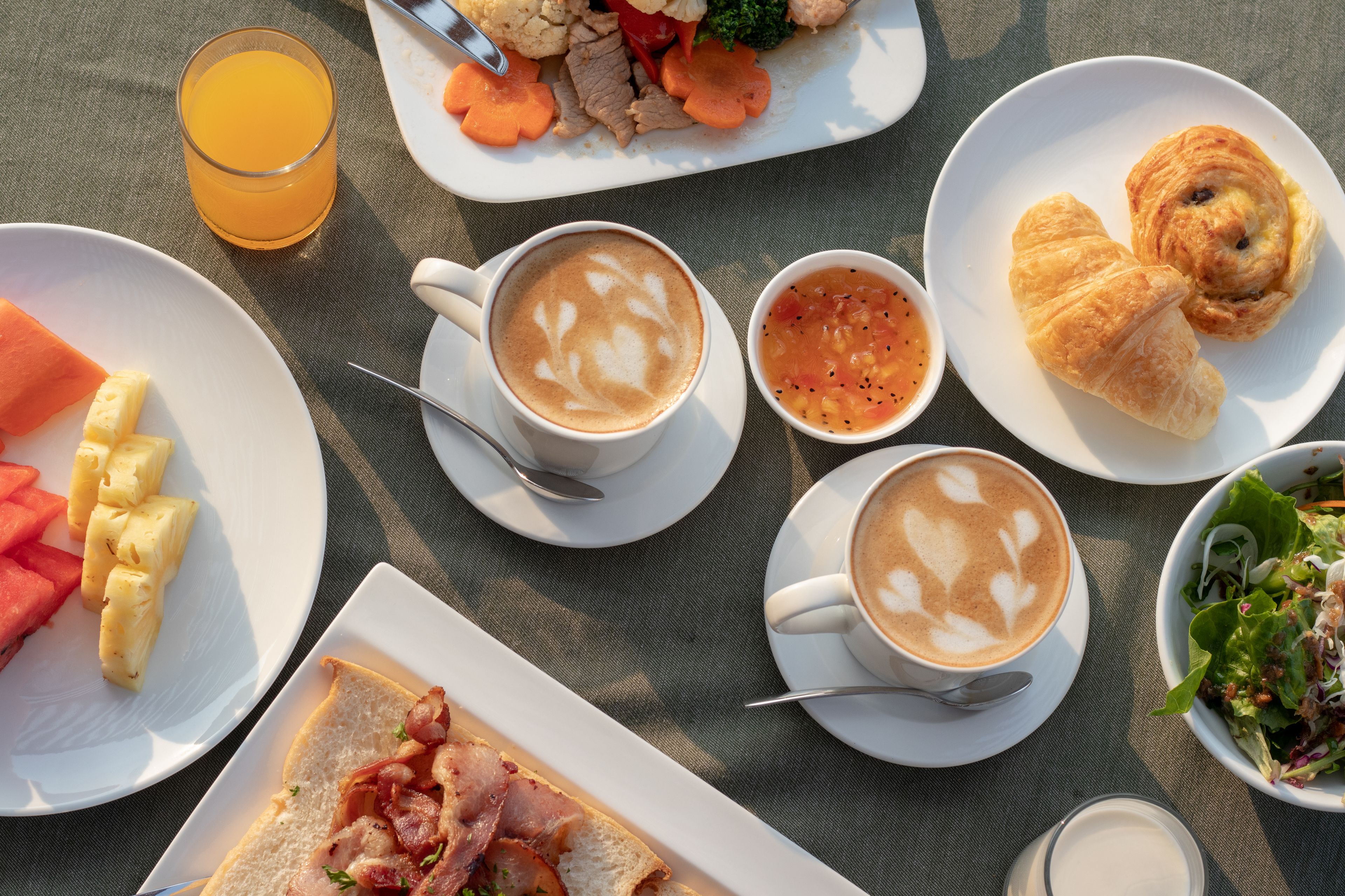 Bữa sáng buffet hàng ngày (10 USD/mỗi người) 