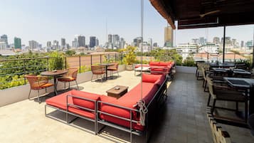 Breakfast, lunch and dinner served