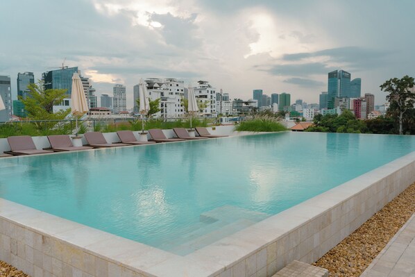 Outdoor pool, open 7:00 AM to 10:00 PM, pool umbrellas