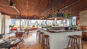 Breakfast, lunch and dinner served