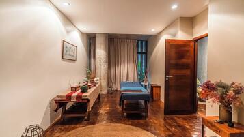 Aromatherapie, Warmsteinmassagen, Körperpeelings, Gesichtsbehandlungen