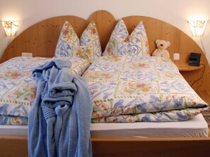 2 bedrooms, in-room safe, WiFi, bed sheets