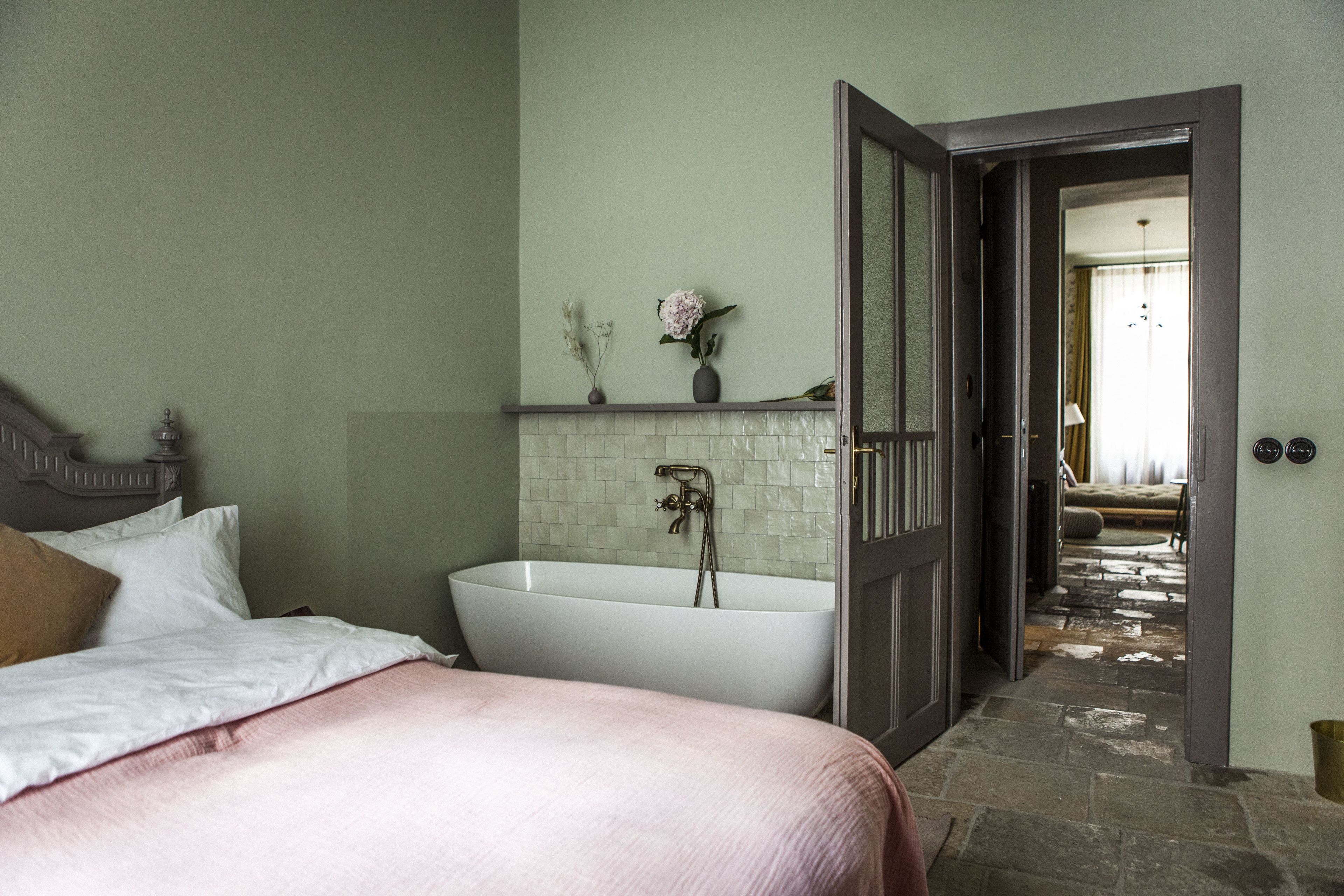 Junior Apartment (Volatile) | Minibar, individually decorated, blackout curtains, soundproofing