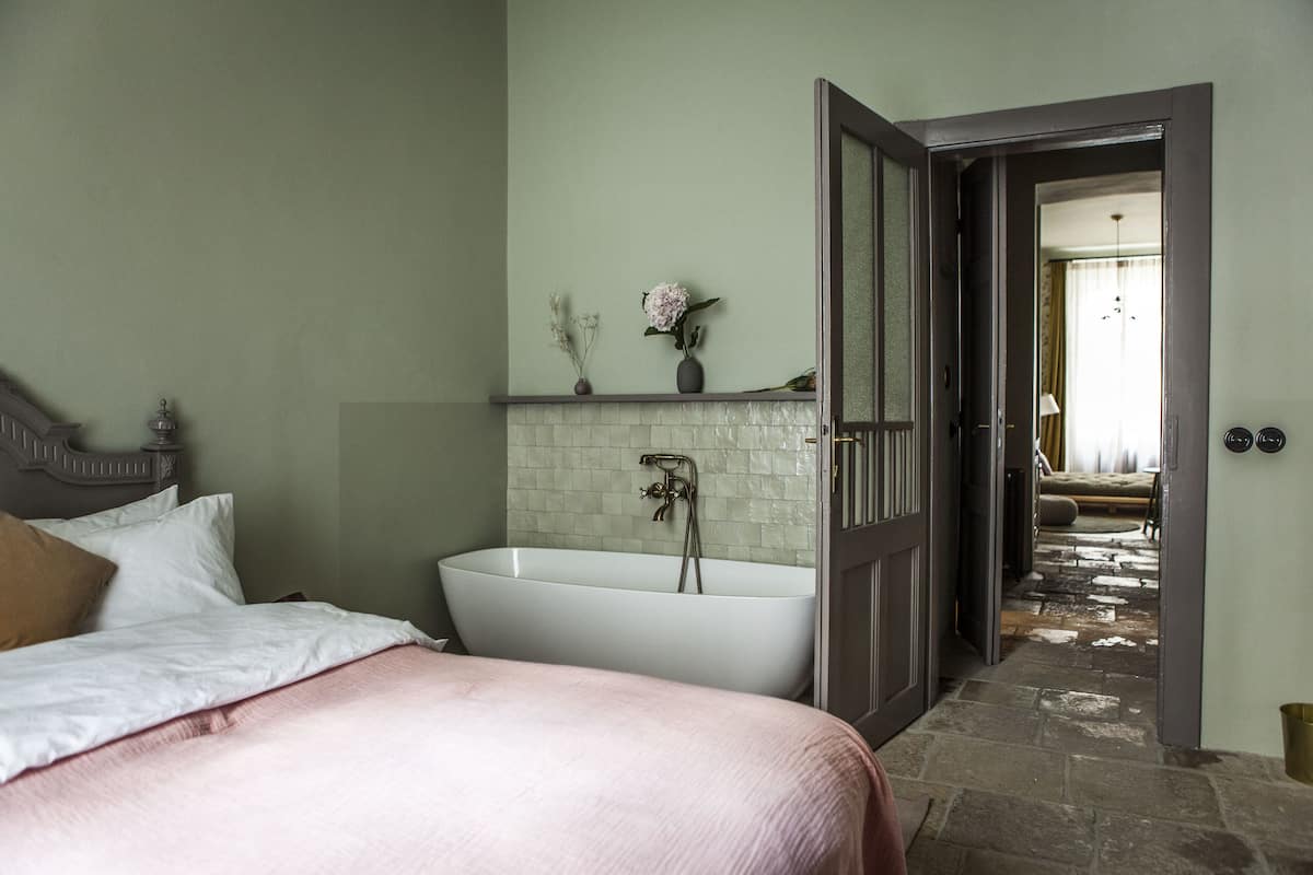 Junior Apartment (Volatile) | Minibar, individually decorated, blackout curtains, soundproofing