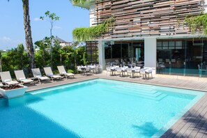 Tempat makan outdoor