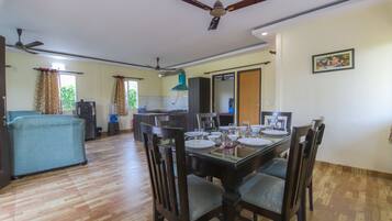 Deluxe Room | Makan dalam bilik