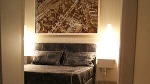 Comfort Double Room, 1 Double Bed, Private Bathroom | Premium bedding, minibar, desk, WiFi (free) - B&B Le Funicolari (Naples)