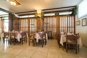 Local and international cuisine