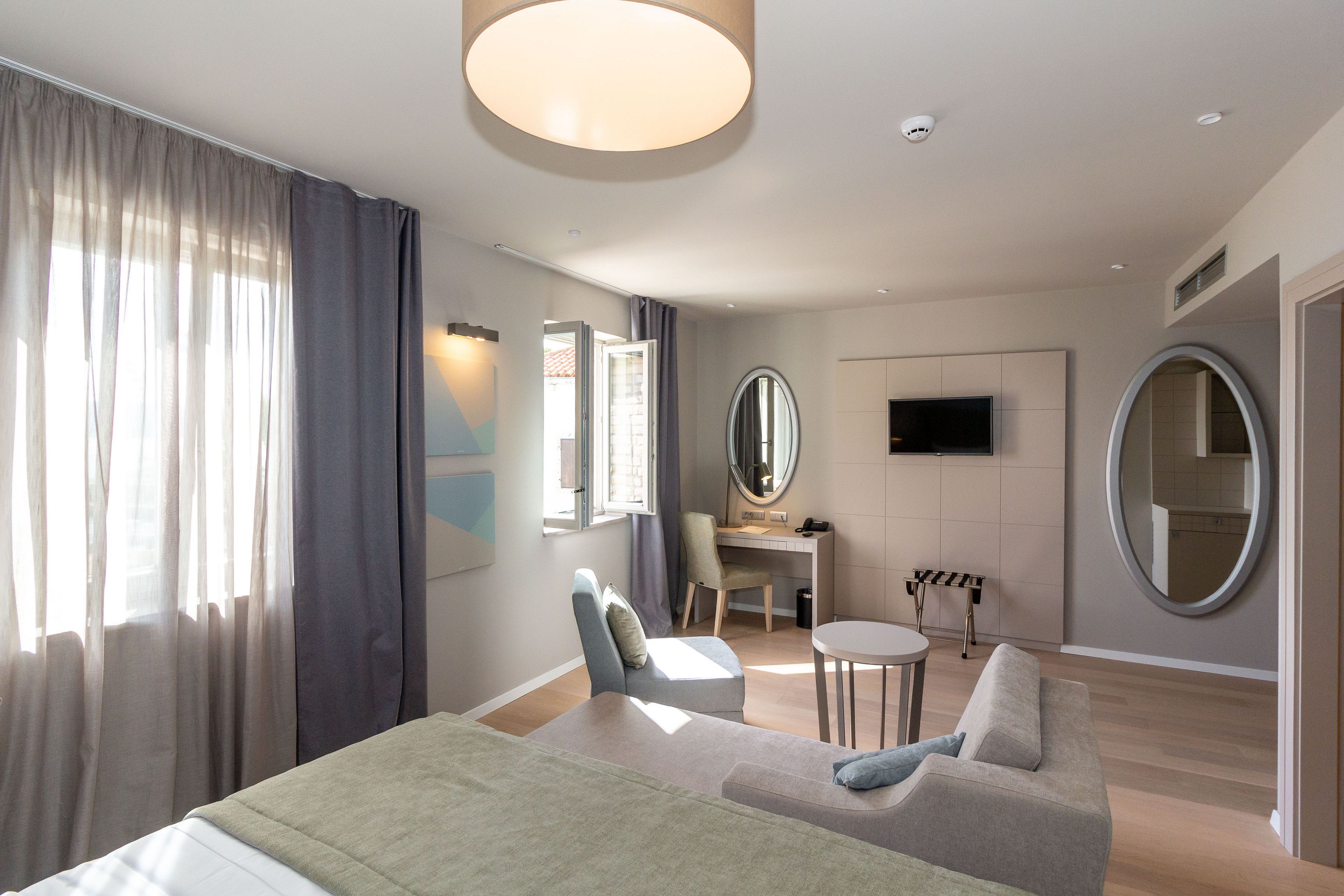 Deluxe-Doppel- oder -Zweibettzimmer, 1 King-Bett, Meerblick | Hochwertige Bettwaren, Minibar, Zimmersafe, Schreibtisch