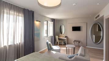 Deluxe-Doppel- oder -Zweibettzimmer, 1 King-Bett, Meerblick | Hochwertige Bettwaren, Minibar, Zimmersafe, Schreibtisch