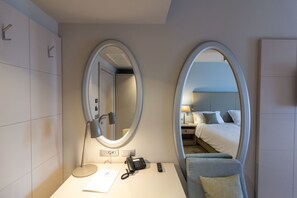 Habitación superior con 1 cama doble o 2 individuales, 1 cama de matrimonio grande, vistas al mar | Servicio de la habitación