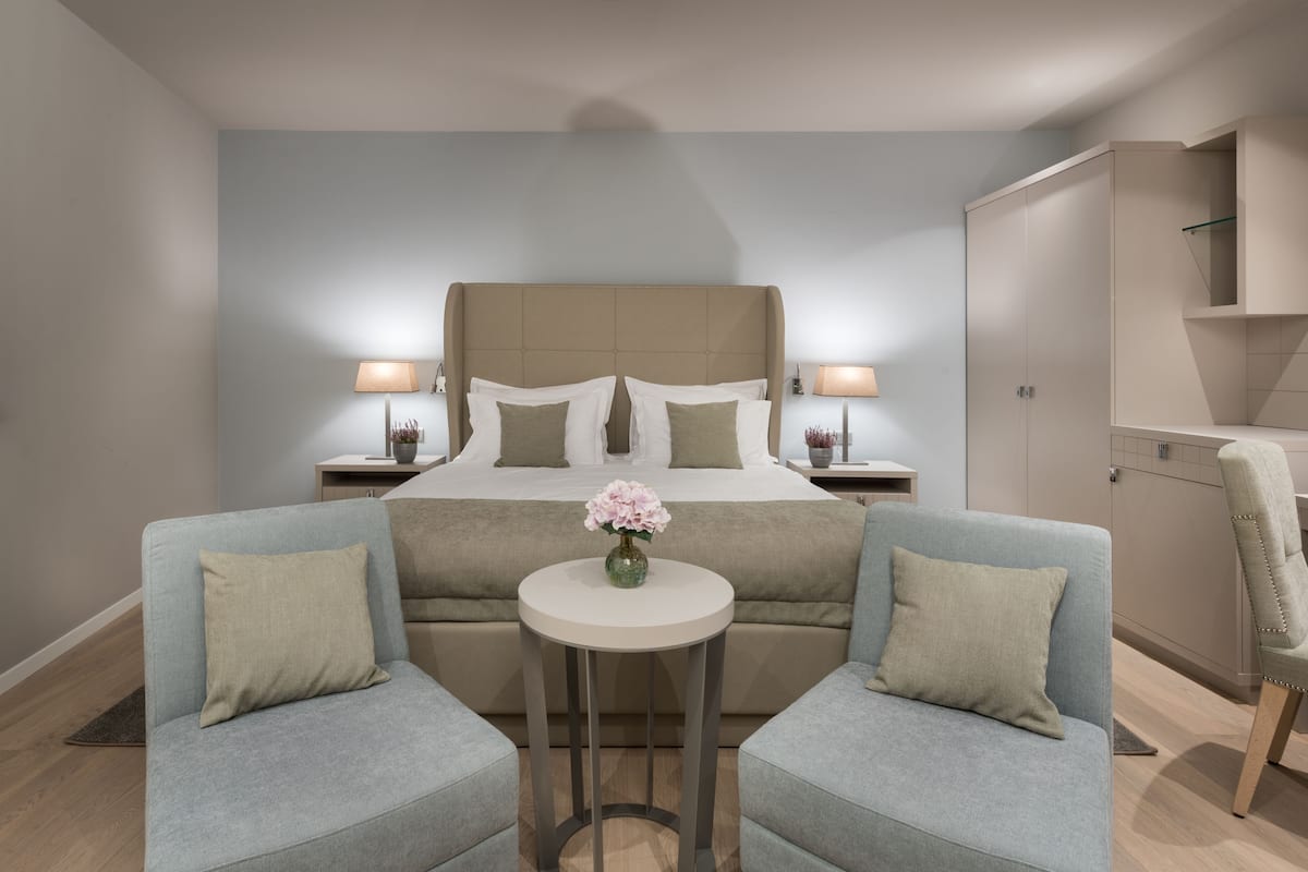 Premium bedding, minibar, in-room safe, desk