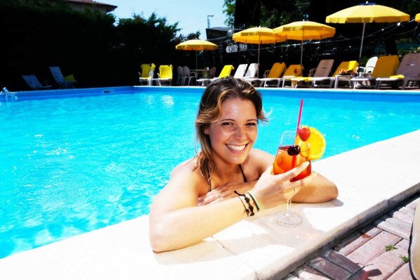 Piscine extérieure (ouverte en saison)