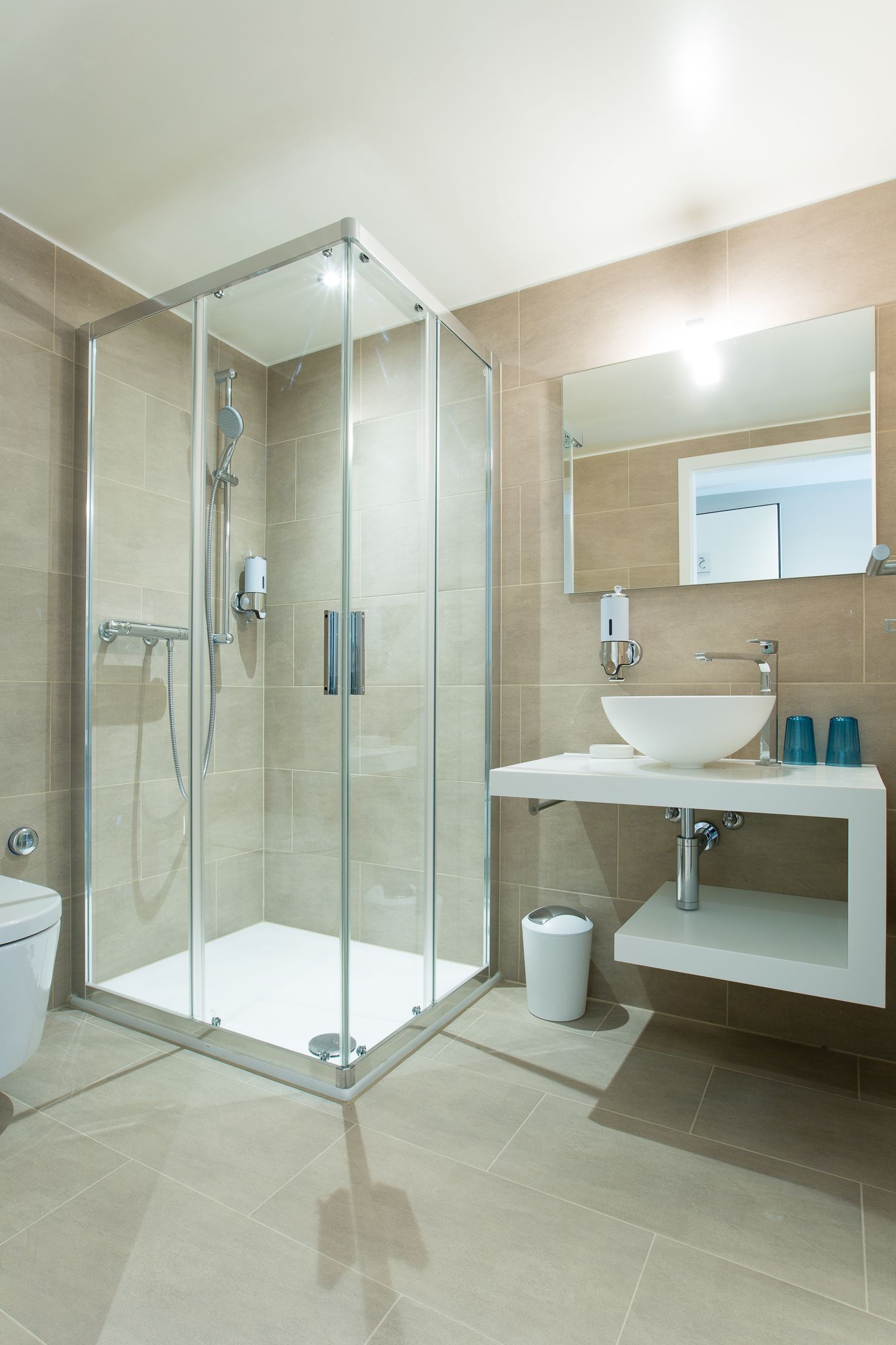 Suite estudio superior, cocina (Studio 5) | Ducha del cuarto de baño