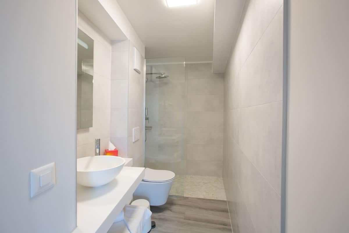 Studio, Küche (Studio 13 Duplex) | Badezimmer | Dusche, Hydromassagedusche, kostenlose Toilettenartikel, Haartrockner