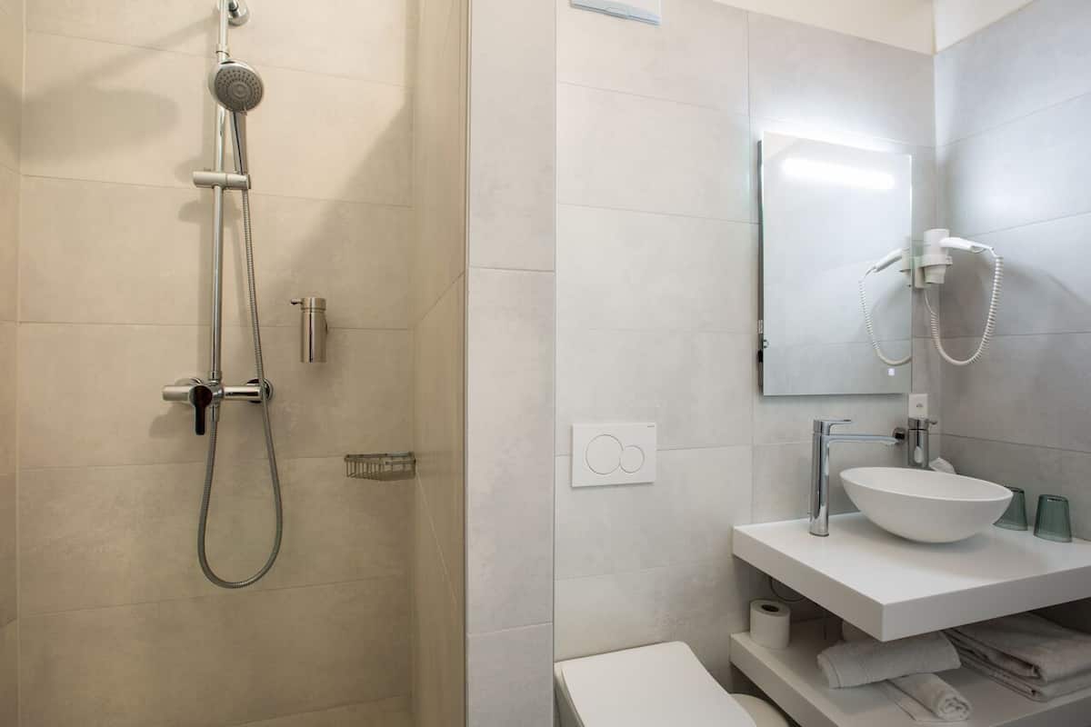 Superior-Studio, Küche (Studio 15) | Badezimmer | Dusche, Hydromassagedusche, kostenlose Toilettenartikel, Haartrockner